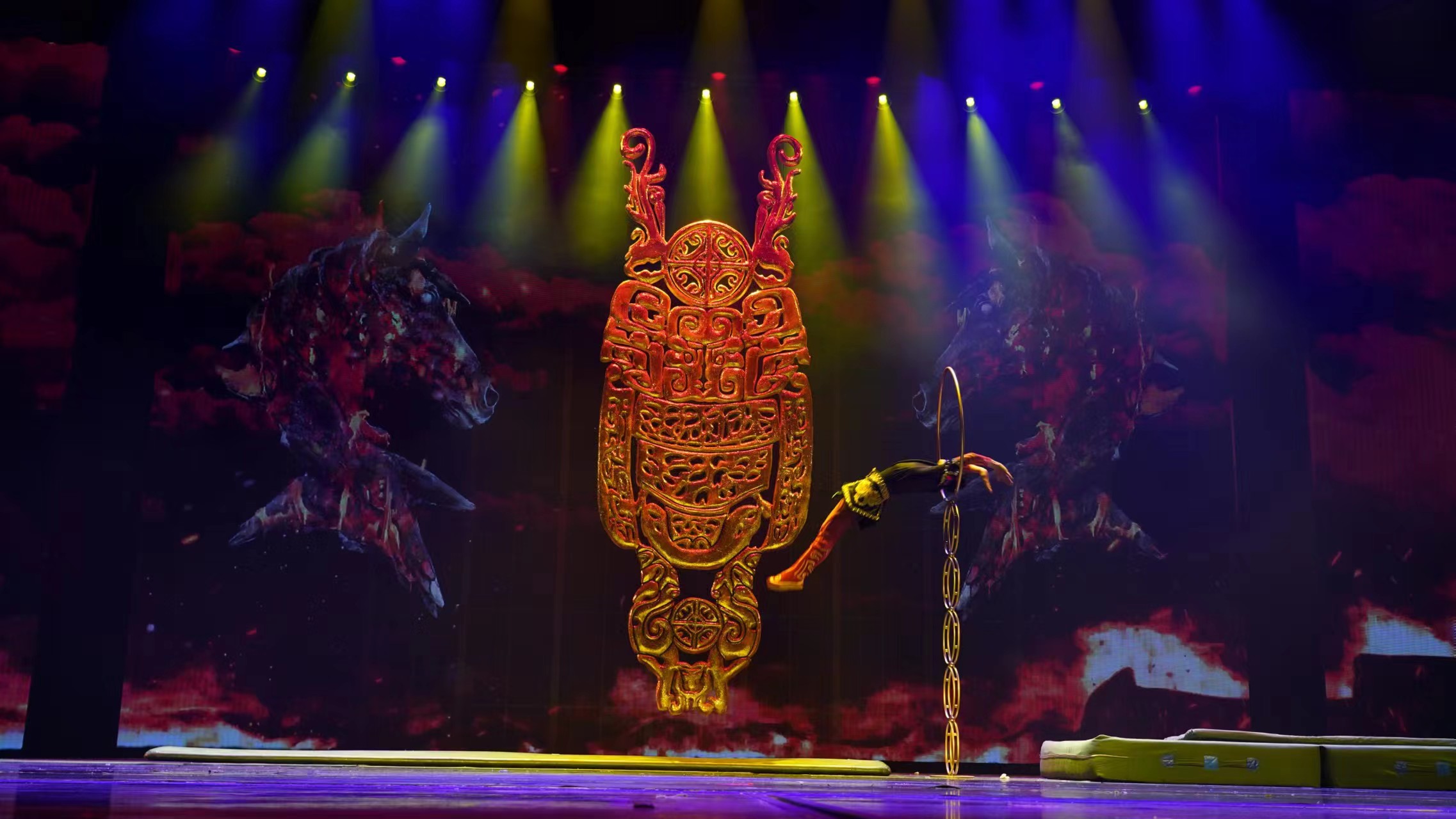 Red Theatre Beijing Acrobatic Show